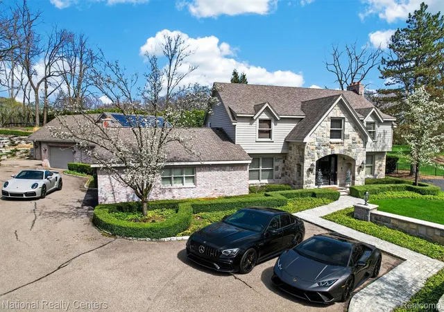 Photo 1 of Mansion for sale at 4233 N Willoway Ests Ct, Bloomfield Hills, MI 48302 | MLS# 20261026466 | Listing updated on 2026-09-14