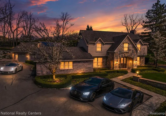 Photo 2 of Mansion for sale at 4233 N Willoway Ests Ct, Bloomfield Hills, MI 48302 | MLS# 20261026466 | Listing updated on 2026-09-14