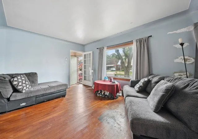Photo 3 of Single family home for sale at 17360 Mansfield St, Detroit, MI 48235 | MLS# 81026016468 | Listing updated on 2026-04-19