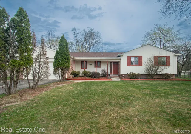 Photo 1 of Single family home for sale at 24690 Lakeland St, Farmington Hills, MI 48336 | MLS# 20261026468 | Listing updated on 2026-09-02