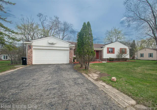 Photo 2 of Single family home for sale at 24690 Lakeland St, Farmington Hills, MI 48336 | MLS# 20261026468 | Listing updated on 2026-09-02