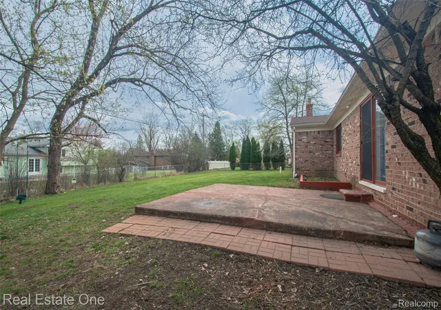 Photo 3 of Single family home for sale at 24690 Lakeland St, Farmington Hills, MI 48336 | MLS# 20261026468 | Listing updated on 2026-09-02