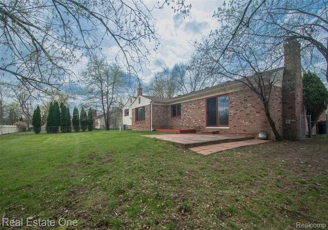 Photo 3 of Single family home for sale at 24690 Lakeland St, Farmington Hills, MI 48336 | MLS# 20261026468 | Listing updated on 2026-09-02