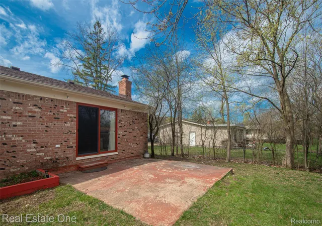Photo 4 of Single family home for sale at 24690 Lakeland St, Farmington Hills, MI 48336 | MLS# 20261026468 | Listing updated on 2026-09-02