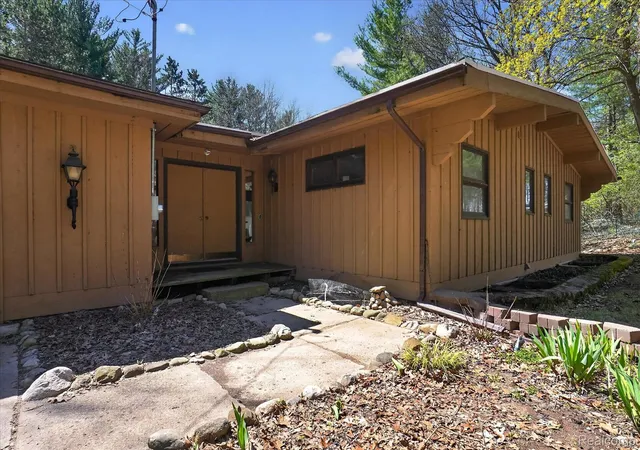 Homes for sale in Marion Township Livingston, MI | 3301 Jewell Rd, Marion Township Livingston, MI 48843 | MLS# 20261026590