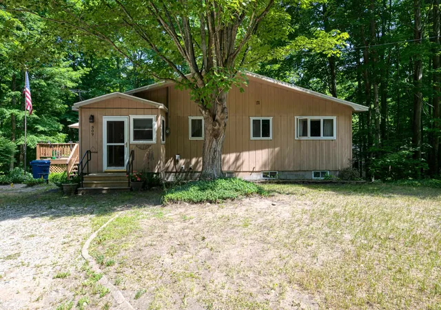 3rd image of 309 Oak Hill Rd, Fife Lake, MI 49633 | MLS# 79080067102