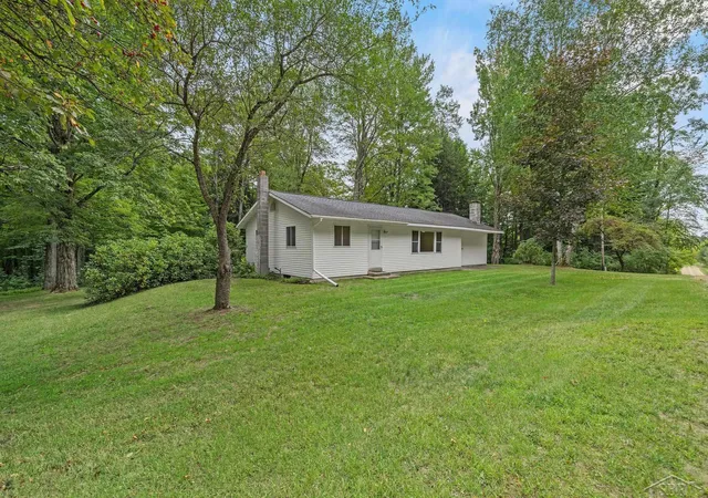 47th image of 20686 Lakola Rd, Tustin, MI 49688 | MLS# 61050204817