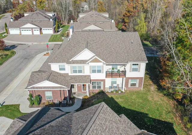 Listing Photo 2 - Condo for sale in building located at 895 Watercress Ln, Fenton, MI 48430