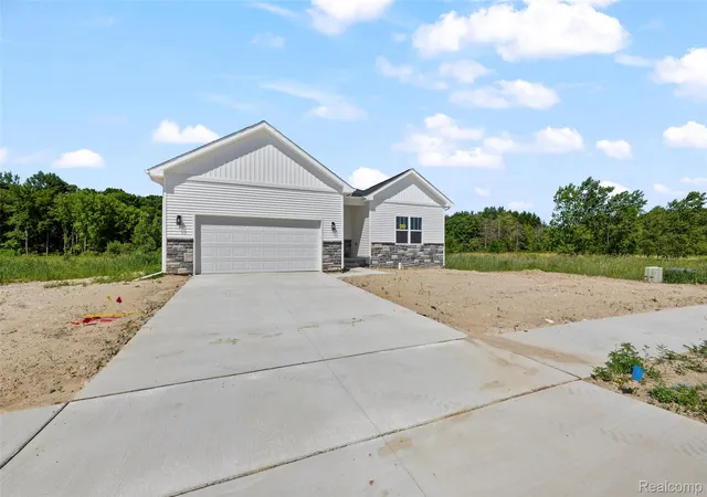Photo 4 of Single family home for sale at 2327 Baltimore Ln, Flint, MI 48505 | MLS# 20261026889 | Listing updated on 2026-07-07