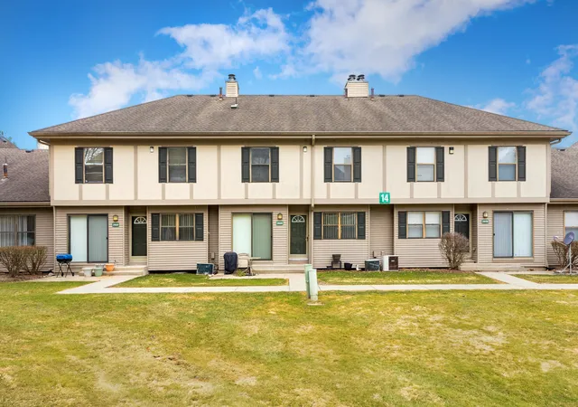 Homes for sale in Southfield, MI | 24684 Cashmere Ct #136, Southfield, MI 48033 | MLS# 81026016707