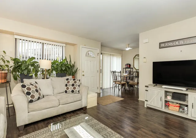 Homes for sale in Southfield, MI | 24684 Cashmere Ct #136, Southfield, MI 48033 | MLS# 81026016707