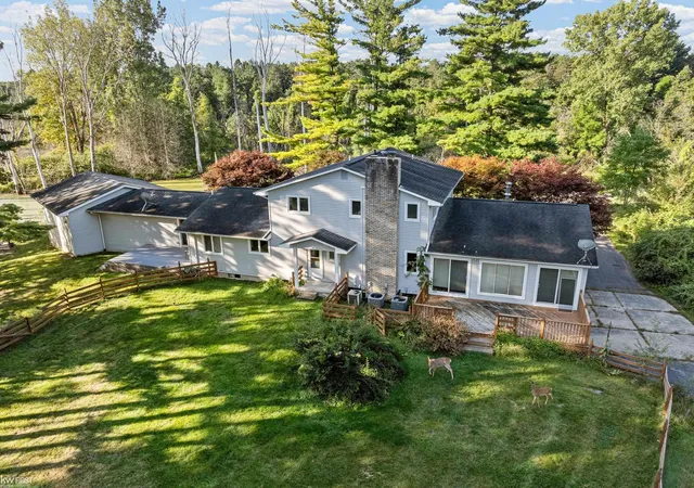Photo 2 of Single family home for sale at 1061 Rose Ctr Rd, Fenton, MI 48430 | MLS# 5050204870 | Listing updated on 2026-08-04