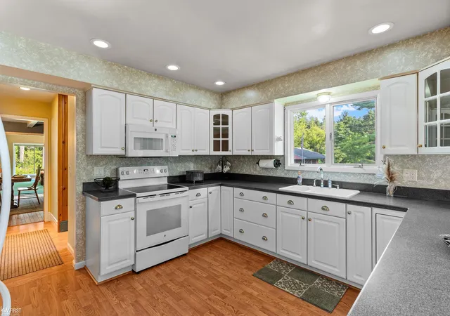 Photo 3 of Single family home for sale at 1061 Rose Ctr Rd, Fenton, MI 48430 | MLS# 5050204870 | Listing updated on 2026-08-04