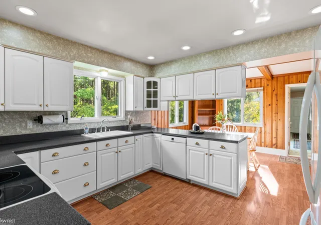 Photo 3 of Single family home for sale at 1061 Rose Ctr Rd, Fenton, MI 48430 | MLS# 5050204870 | Listing updated on 2026-08-04