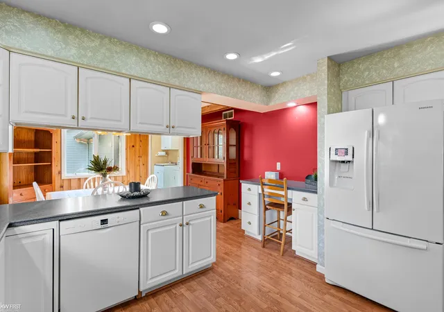 Photo 4 of Single family home for sale at 1061 Rose Ctr Rd, Fenton, MI 48430 | MLS# 5050204870 | Listing updated on 2026-08-04