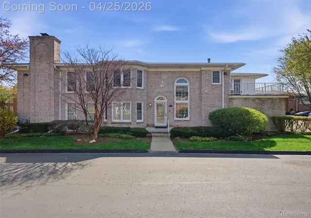 Photo 1 of Sale Pending at 118 Windwood Pointe, Saint Clair Shores, MI 48080 | MLS# 20261026991 | Listing updated on 2026-08-25