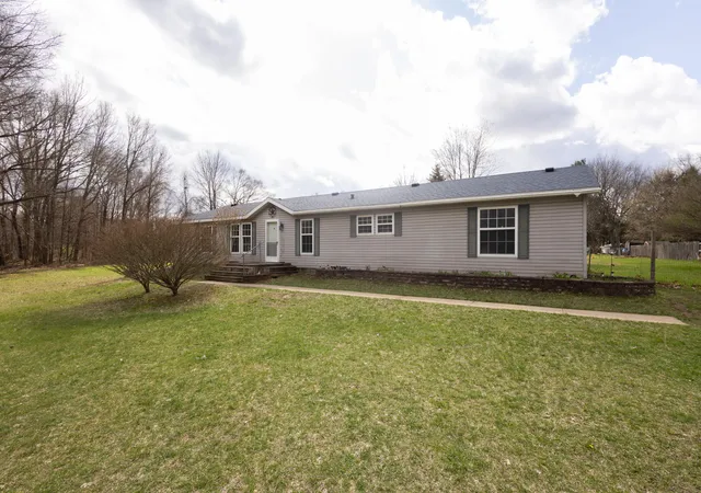 Photo 1 of Sale Pending at 5400 E South Ave, Vicksburg, MI 49097 | MLS# 66026016772 | Listing updated on 2026-05-16