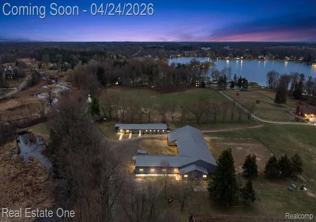 Photo 1 of Single family home for sale at 1050 Oxbow Lake Rd, White Lake, MI 48386 | MLS# 20261027069 | Listing updated on 2026-09-22
