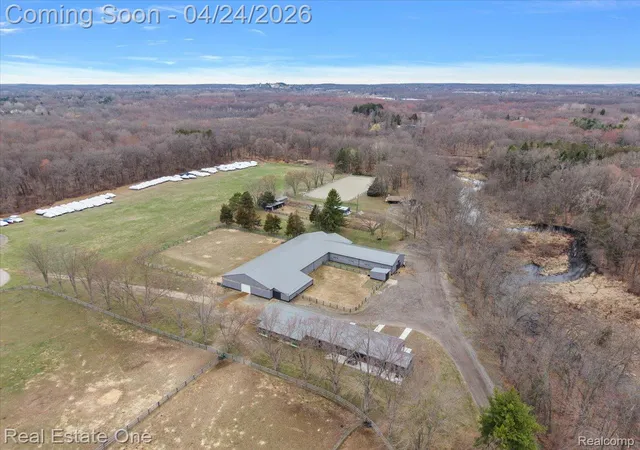 Photo 2 of Single family home for sale at 1050 Oxbow Lake Rd, White Lake, MI 48386 | MLS# 20261027069 | Listing updated on 2026-09-22