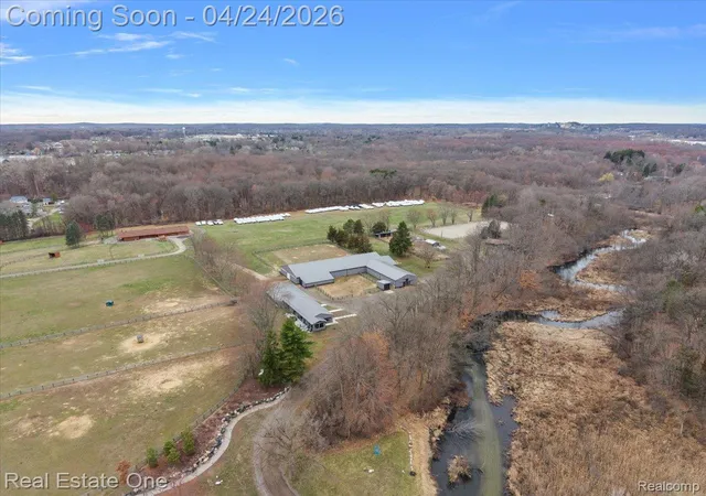 Photo 3 of Single family home for sale at 1050 Oxbow Lake Rd, White Lake, MI 48386 | MLS# 20261027069 | Listing updated on 2026-09-22