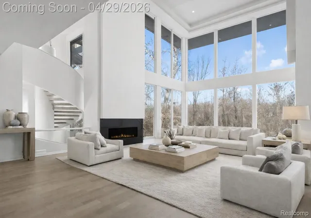 Photo 3 of Single family home for sale at 1208 Hidden Lake Dr, Bloomfield Hills, MI 48302 | MLS# 20261027171 | Listing updated on 2026-10-21