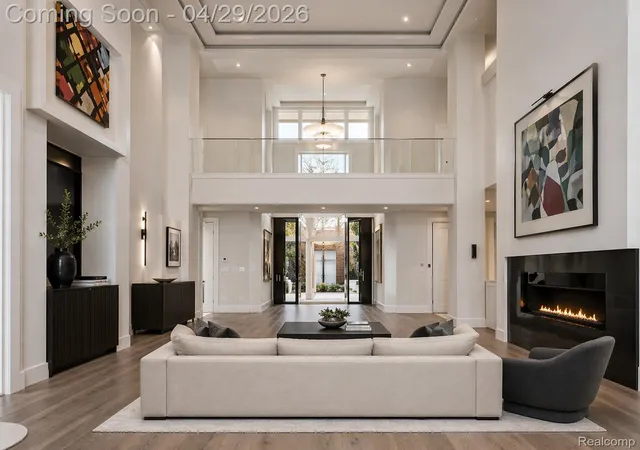 Photo 4 of Single family home for sale at 1208 Hidden Lake Dr, Bloomfield Hills, MI 48302 | MLS# 20261027171 | Listing updated on 2026-10-21