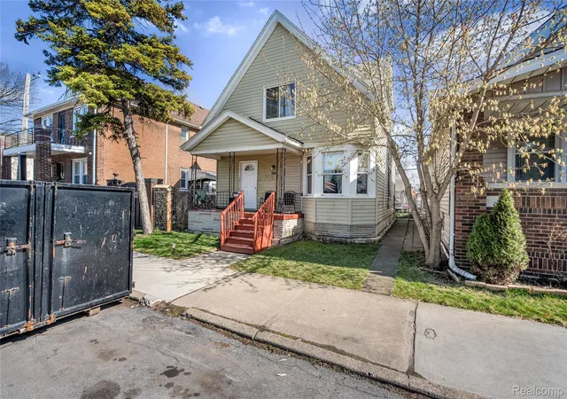 Photo 1 of Single family home for sale at 2422 Commor St, Hamtramck, MI 48212 | MLS# 20261027179 | Listing updated on 2026-07-06