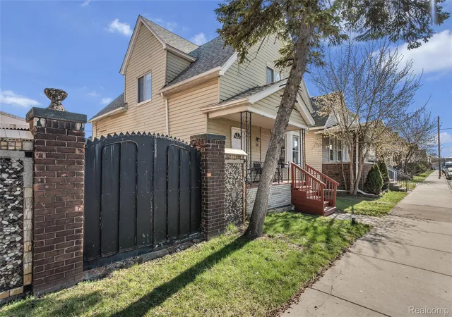 Photo 2 of Single family home for sale at 2422 Commor St, Hamtramck, MI 48212 | MLS# 20261027179 | Listing updated on 2026-07-06
