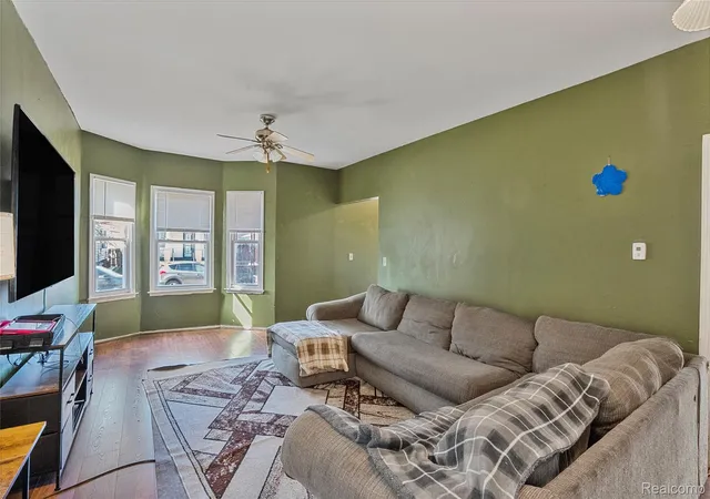 Photo 4 of Single family home for sale at 2422 Commor St, Hamtramck, MI 48212 | MLS# 20261027179 | Listing updated on 2026-07-06