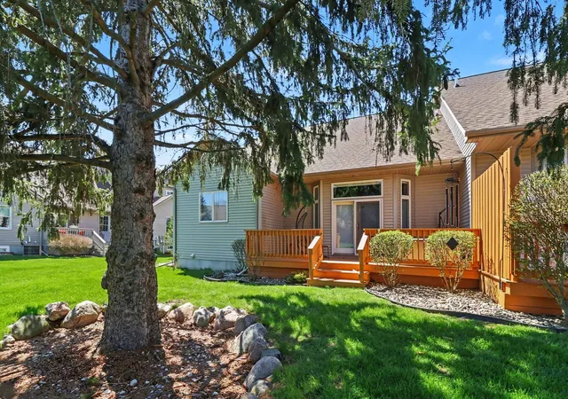 Listing Photo 5 - Condo for sale in building located at 2023 Golfcrest Dr, Davison, MI 48423 - Unit #5