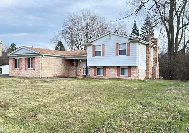 Photo 3 of Single family home for sale at 2665 Peterboro Rd, West Bloomfield, MI 48323 | MLS# 81026016952 | Listing updated on 2026-07-24