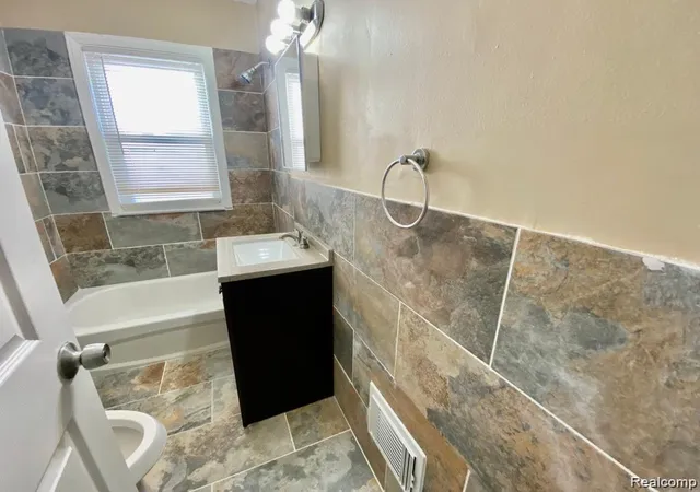 Photo 3 of Single family home for sale at 9156 Winthrop St, Detroit, MI 48228 | MLS# 20261027366 | Listing updated on 2026-08-26