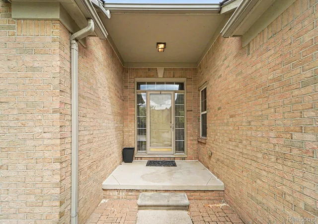 5th image of 17171 Stone Dr, Clinton Township, MI 48038 4864