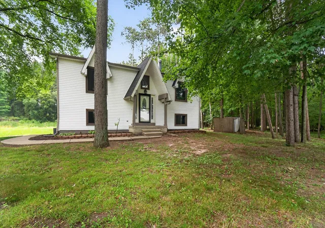 Photo 1 of Sale Pending at 4042 Burns Rd, Howell, MI 48855 | MLS# 55026016998 | Listing updated on 2026-09-15