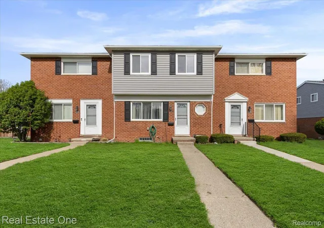 Listing Photo 2 - Condo for sale in building located at 2607 Patrick Henry, Auburn Hills, MI 48326