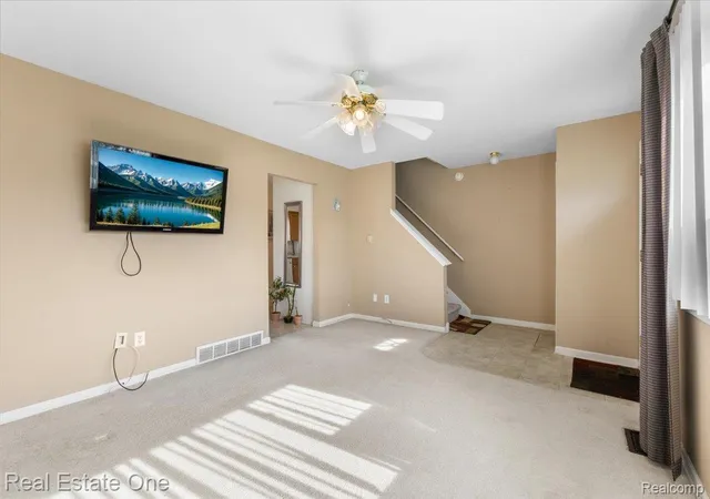 Listing Photo 4 - Condo for sale in building located at 2607 Patrick Henry, Auburn Hills, MI 48326