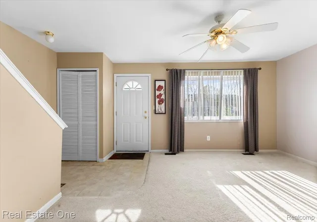 Listing Photo 5 - Condo for sale in building located at 2607 Patrick Henry, Auburn Hills, MI 48326