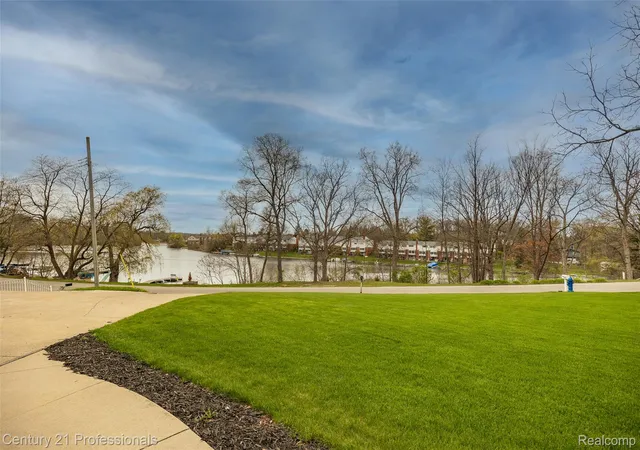 2nd image of 6591 Windiate Rd, Waterford, MI 48329 | MLS# 20261027475