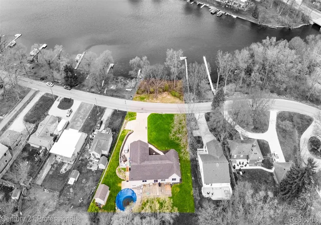 Photo 4 of Single family home for sale at 6591 Windiate Rd, Waterford, MI 48329 | MLS# 20261027475 | Listing updated on 2026-10-01