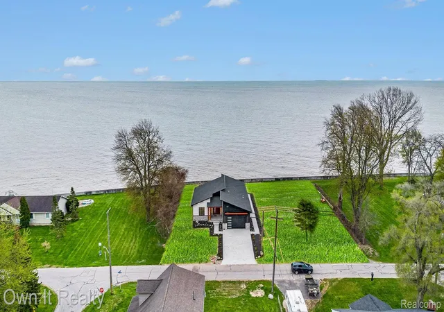Homes for sale in Monroe, MI | 2020 Edgewater St, Monroe, MI 48162 | MLS# 20261027507