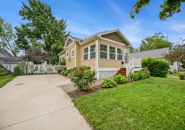 1st image of 755 Indiana Ave, South Haven City Van Buren, MI 49090 | MLS# 69026017066