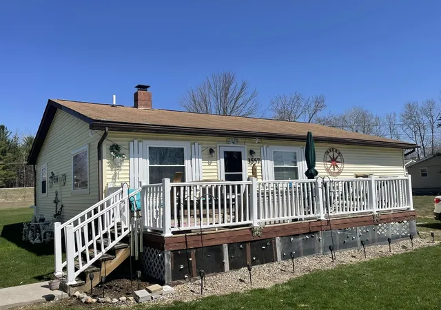 3rd image of 3557 Coveview Dr, Lupton, MI 48635 | MLS# 77080067201
