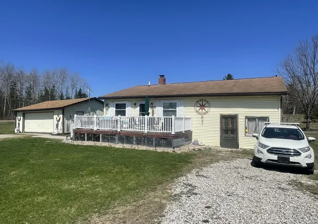 4th image of 3557 Coveview Dr, Lupton, MI 48635 | MLS# 77080067201