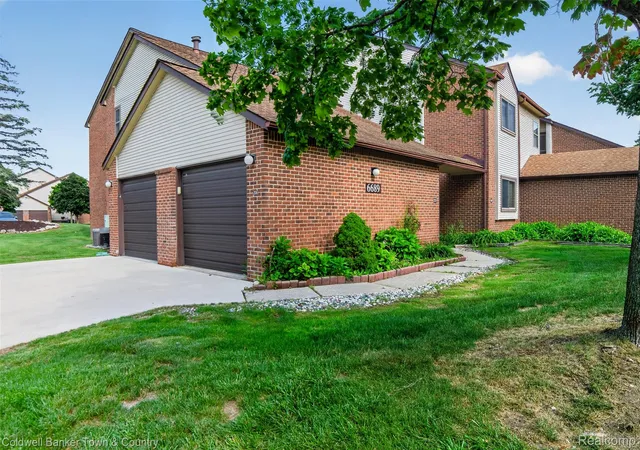 Photo 2 of Condo for sale at 6689 Ridgefield Cir #201, West Bloomfield, MI 48322 | MLS# 20261027539 | Listing updated on 2026-09-16