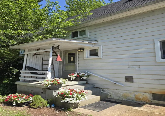 Photo 3 of Single family home for sale at 8415 Huron River Dr, Dexter, MI 48130 | MLS# 81026017118 | Listing updated on 2026-09-08