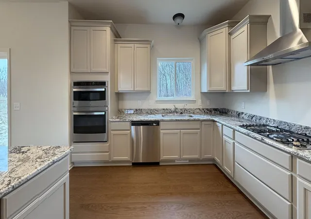 3rd image of 1246 Plum Grove Dr, Monroe, MI 48161 | MLS# 81026017123