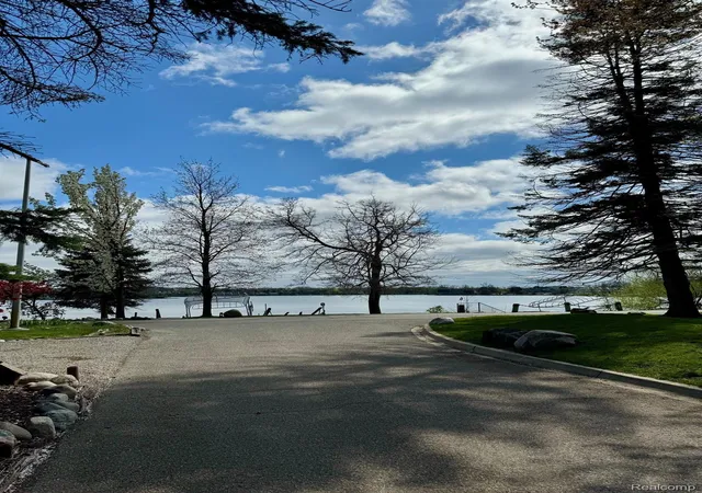 Photo 4 of Single family home for sale at 3234 Pine Lake Rd, West Bloomfield, MI 48324 | MLS# 20261027566 | Listing updated on 2026-07-06