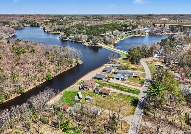5th image of 8284 W Lake Holiday Dr, Mears, MI 49436 | MLS# 67026017228