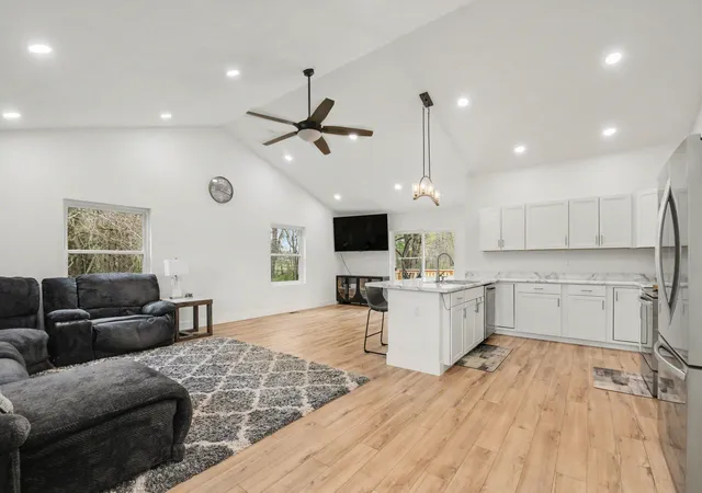 4th image of 29542 Priest St, Dowagiac, MI 49047 | MLS# 62026017299