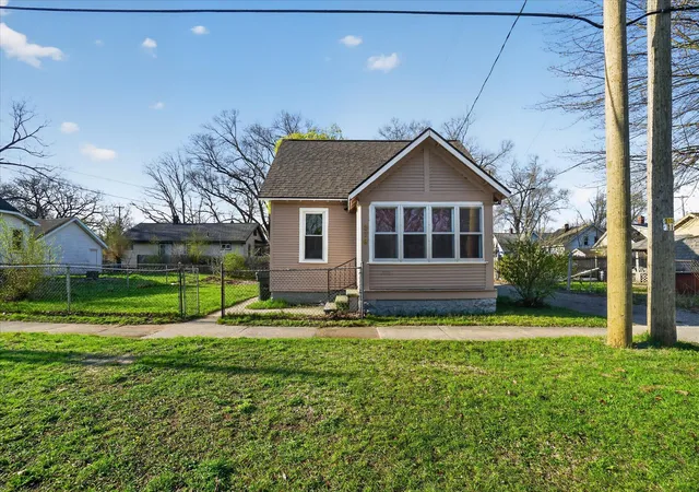 Homes for sale in Muskegon City Muskegon, MI | 379 E Dale Ave, Muskegon City Muskegon, MI 49442 | MLS# 65026017300